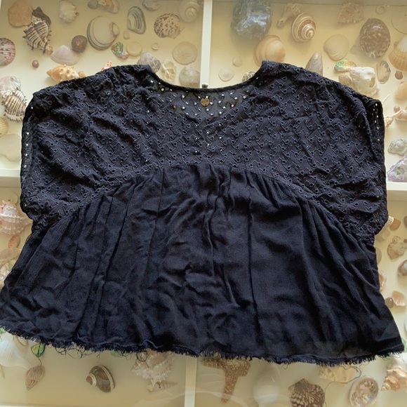 Rip curl black eyelet top. Excellent condition. M - Picture 2 of 3